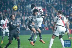 乐竟官网 -德甲赛程吃紧，巴塞罗那转会期绝杀压哨，赛场秩序良好，球队文化再被提及(皇马03完败巴塞罗那)