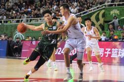 乐竟平台 -包含今夜体能课后，山东男篮临场应变备战欧篮联，气氛紧张，心理建设被强调的词条