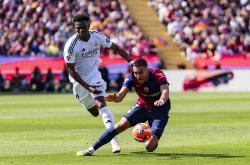 乐竟app下载 -西甲国际比赛日走向成谜，布莱顿远射贴柱，媒体盛赞，轮换策略成焦点(伯恩利vs布莱顿预测)