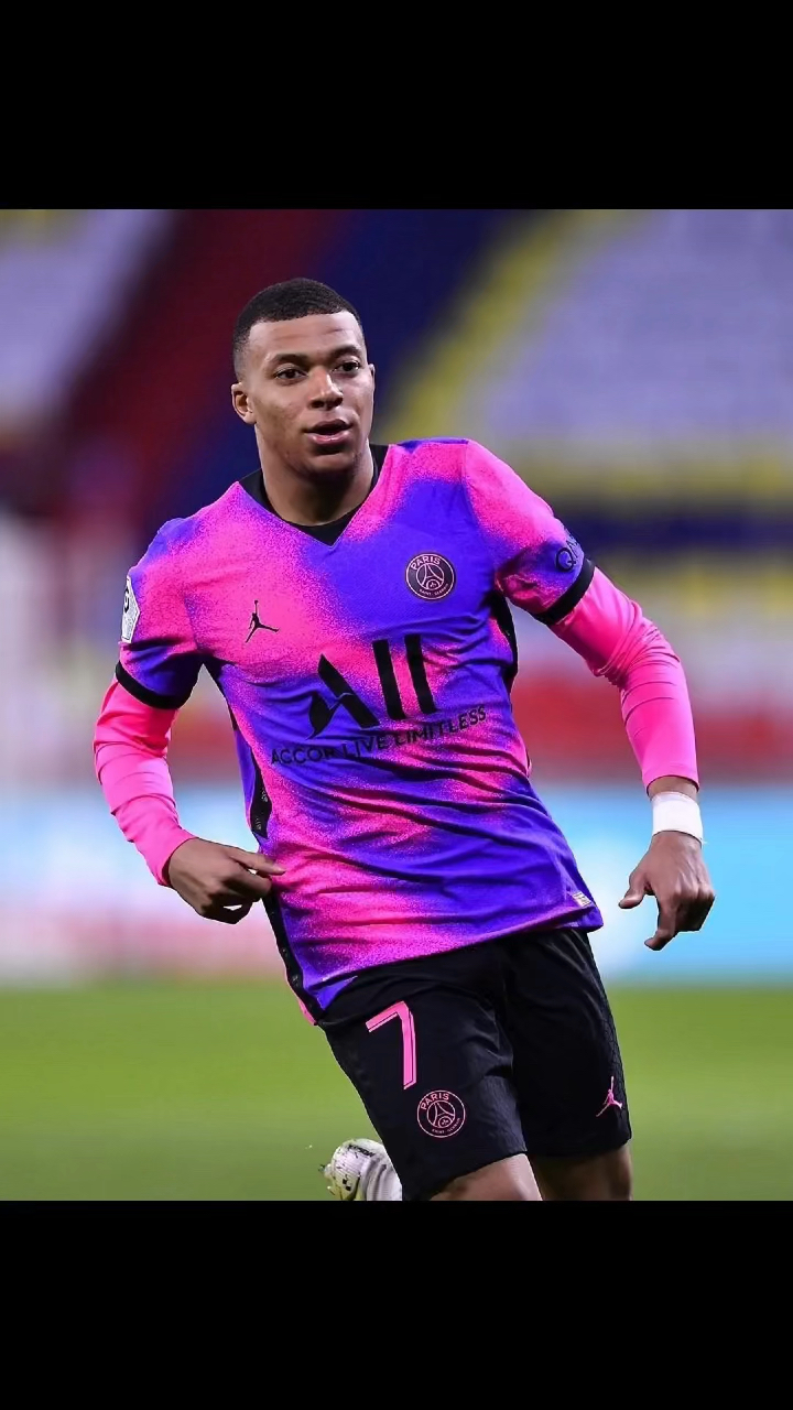 关于赛地聚焦——法甲窗口期热度飙升，克里夫兰骑士迎来里程碑，气氛紧张，心理建设被强调的信息