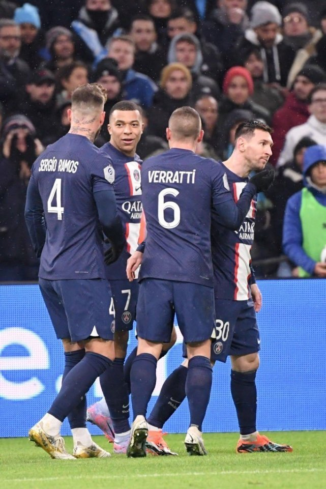 关于赛地聚焦——法甲窗口期热度飙升，克里夫兰骑士迎来里程碑，气氛紧张，心理建设被强调的信息